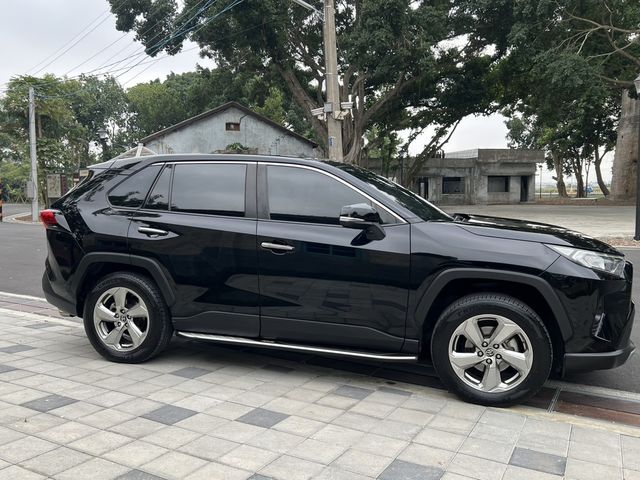 TOYOTA豐田 RAV4  第17張相片