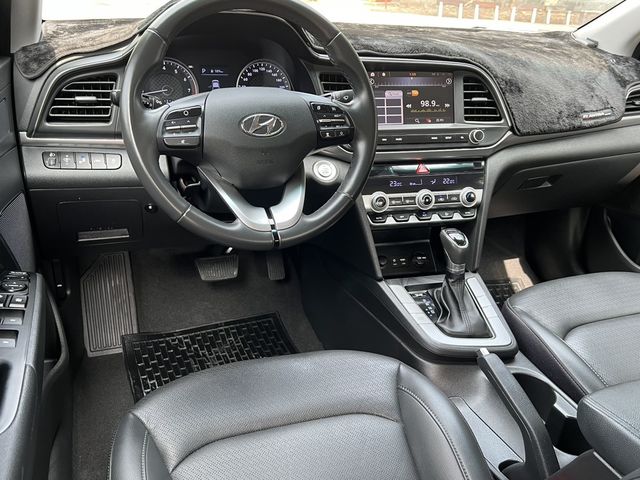 HYUNDAI現代 ELANTRA  第9張相片