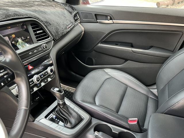 HYUNDAI現代 ELANTRA  第15張相片