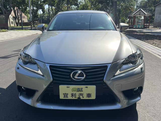 LEXUS凌志 IS200T  第3張相片