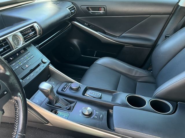 LEXUS凌志 IS200T  第8張相片