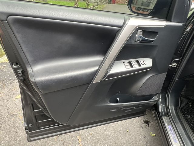 TOYOTA豐田 RAV4  第10張相片
