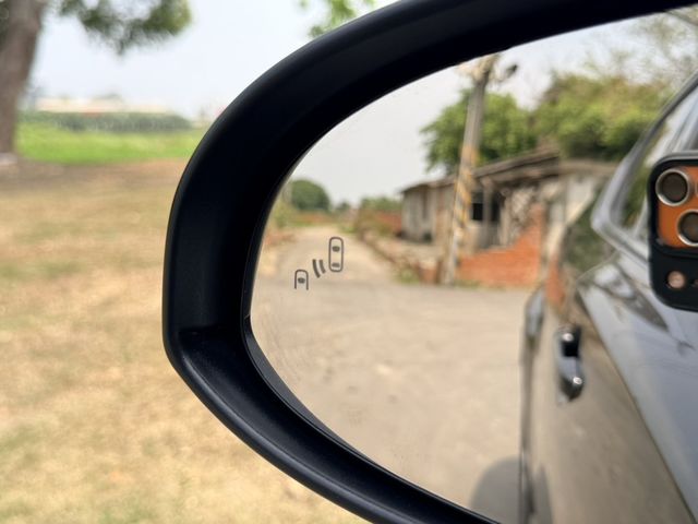 TOYOTA豐田 C-HR  第8張相片