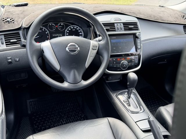 NISSAN日產 TIIDA  第5張相片