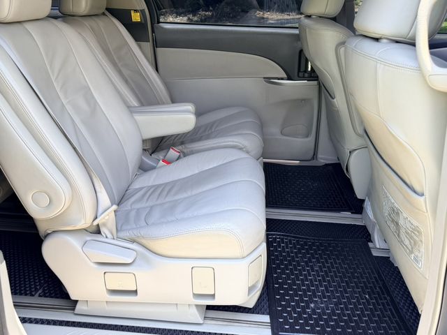 TOYOTA豐田 PREVIA  第13張相片