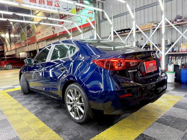 MAZDA 3 4D 旗艦 可全貸  BOSE音響 衛星導航 電動座椅  第18張相片