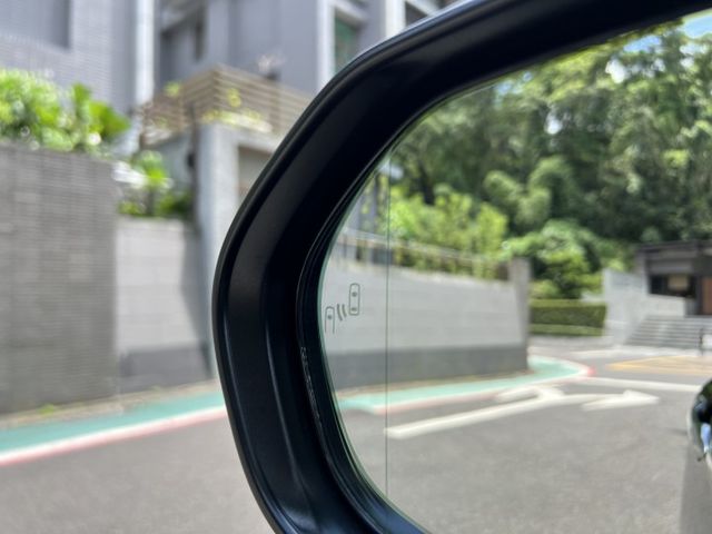 Camry 油電 新款 一手車 跑少 抬頭顯示器  第18張相片
