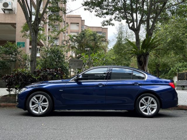 320 Sporline 運動座椅 M方向盤 三顆按鍵 摸門 盲點  第2張相片