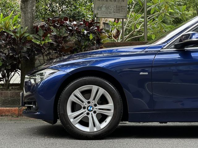 320 Sporline 運動座椅 M方向盤 三顆按鍵 摸門 盲點  第3張相片