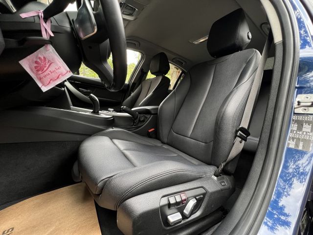 320 Sporline 運動座椅 M方向盤 三顆按鍵 摸門 盲點  第8張相片