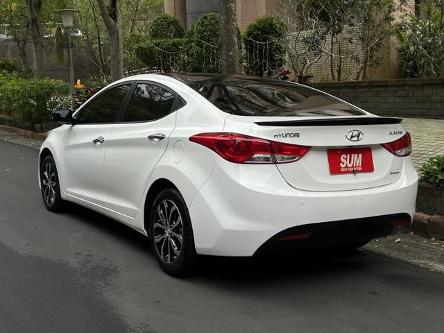 Elantra 1.8 黑潮版 8向電動椅 摸門 免鎖匙 跑少  第3張相片