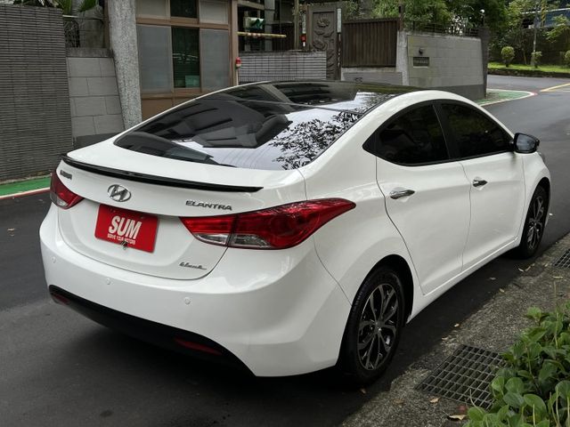 Elantra 1.8 黑潮版 8向電動椅 摸門 免鎖匙 跑少  第5張相片
