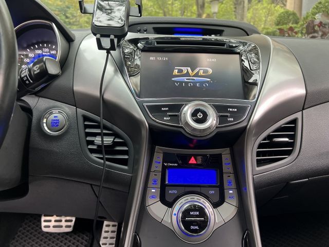 Elantra 1.8 黑潮版 8向電動椅 摸門 免鎖匙 跑少  第11張相片
