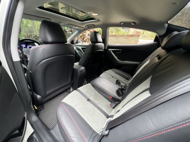 Elantra 1.8 黑潮版 8向電動椅 摸門 免鎖匙 跑少  第14張相片