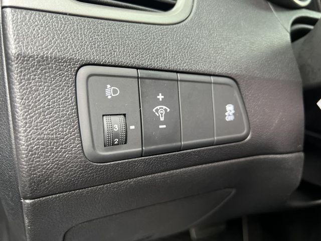 Elantra 1.8 黑潮版 8向電動椅 摸門 免鎖匙 跑少  第16張相片