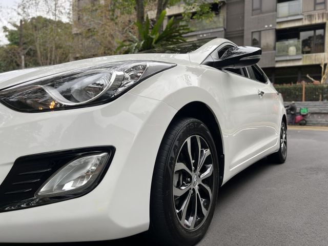 Elantra 1.8 黑潮版 8向電動椅 摸門 免鎖匙 跑少  第19張相片