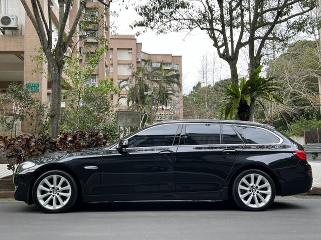 528i 旅行車 頭批3.0 電動以電動方向盤 IKEY  導航快撥  第1張相片