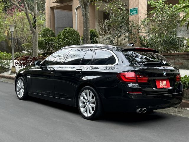 528i 旅行車 頭批3.0 電動以電動方向盤 IKEY  導航快撥  第2張相片