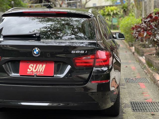 528i 旅行車 頭批3.0 電動以電動方向盤 IKEY  導航快撥  第3張相片