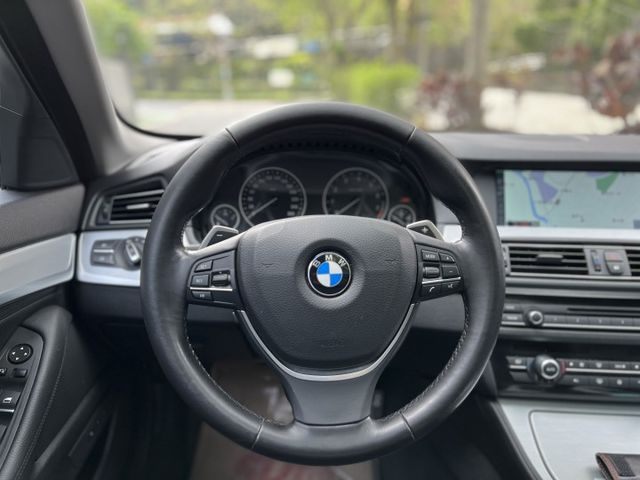 528i 旅行車 頭批3.0 電動以電動方向盤 IKEY  導航快撥  第7張相片