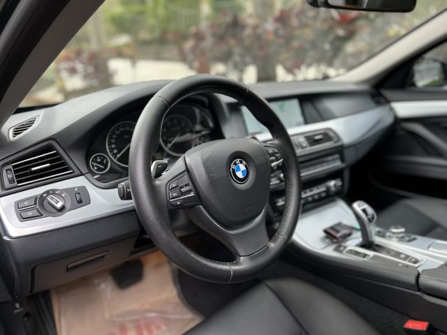 528i 旅行車 頭批3.0 電動以電動方向盤 IKEY  導航快撥  第9張相片