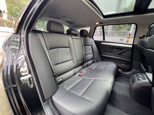528i 旅行車 頭批3.0 電動以電動方向盤 IKEY  導航快撥  第16張相片