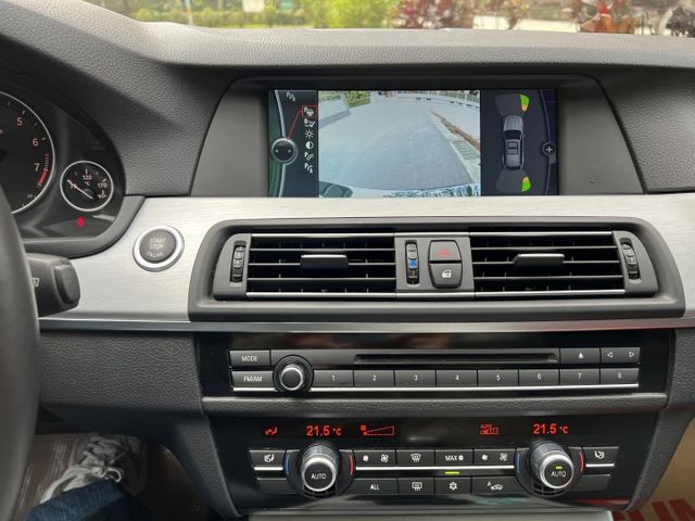 528i 旅行車 頭批3.0 電動以電動方向盤 IKEY  導航快撥  第17張相片