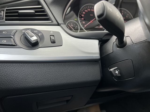 528i 旅行車 頭批3.0 電動以電動方向盤 IKEY  導航快撥  第18張相片