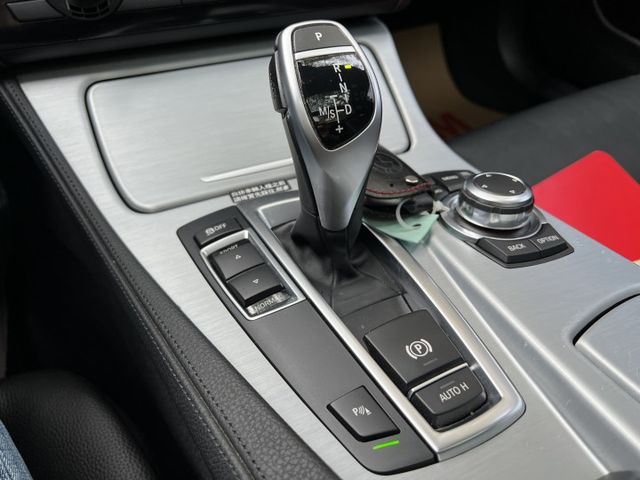 528i 旅行車 頭批3.0 電動以電動方向盤 IKEY  導航快撥  第19張相片