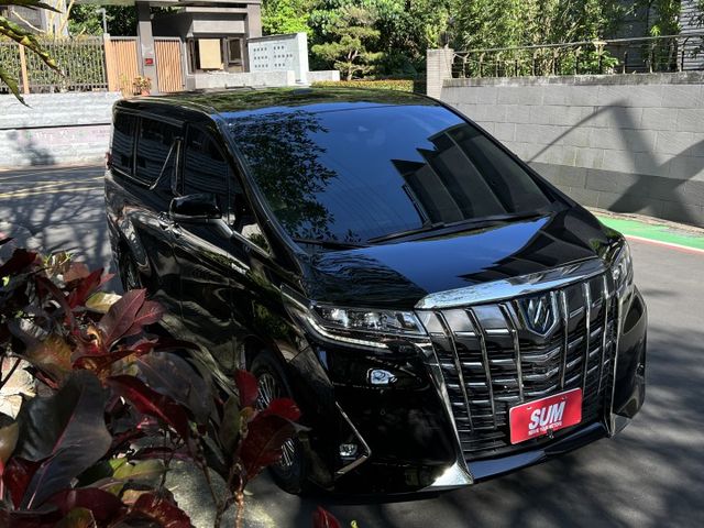 Alphard 2.5油電 低調黑 高雅米 車內舒適的氛圍活力  第4張相片