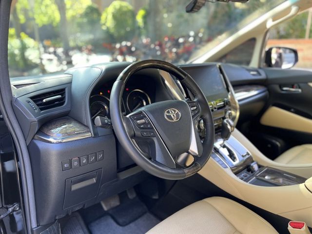 Alphard 2.5油電 低調黑 高雅米 車內舒適的氛圍活力  第6張相片