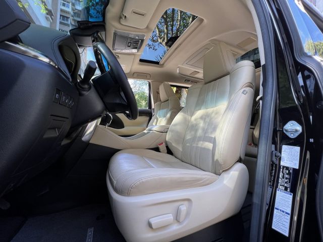 Alphard 2.5油電 低調黑 高雅米 車內舒適的氛圍活力  第7張相片