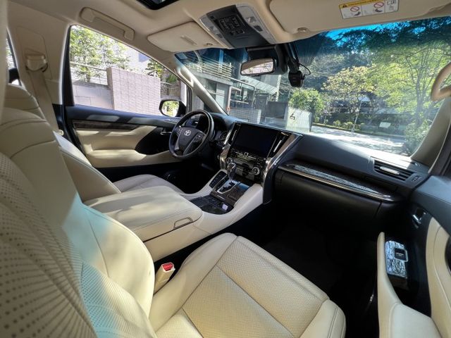 Alphard 2.5油電 低調黑 高雅米 車內舒適的氛圍活力  第15張相片