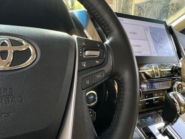Alphard 2.5油電 低調黑 高雅米 車內舒適的氛圍活力  第19張相片