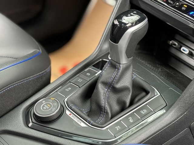 Tiguan R一手車跟車 數位儀錶板 原鈑原漆 新車216萬  第16張相片