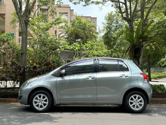 Yaris 經典小鴨 代步車 好保養 省稅金 6/4分離座椅  第2張相片