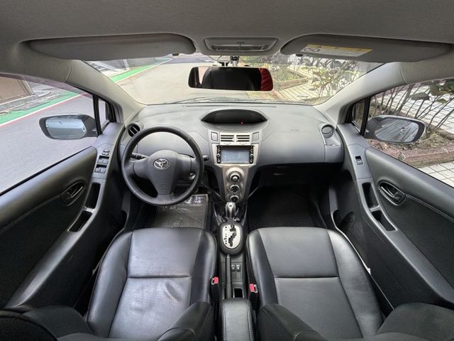 Yaris 經典小鴨 代步車 好保養 省稅金 6/4分離座椅  第6張相片