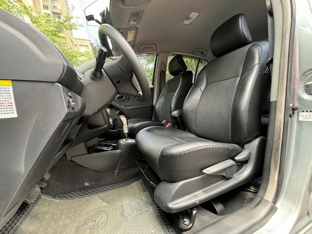 Yaris 經典小鴨 代步車 好保養 省稅金 6/4分離座椅  第8張相片