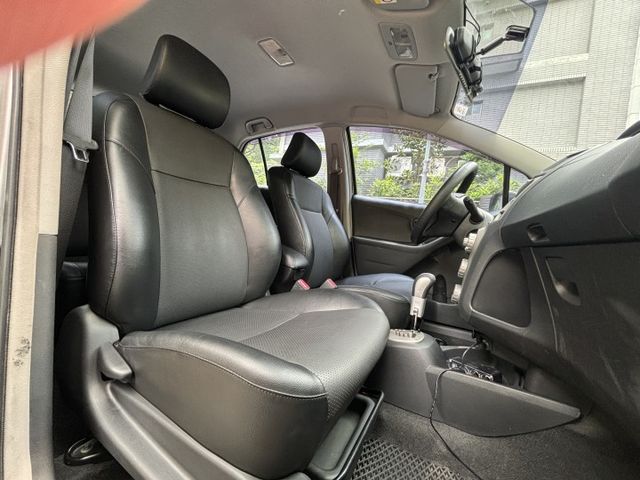 Yaris 經典小鴨 代步車 好保養 省稅金 6/4分離座椅  第11張相片