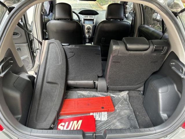Yaris 經典小鴨 代步車 好保養 省稅金 6/4分離座椅  第13張相片