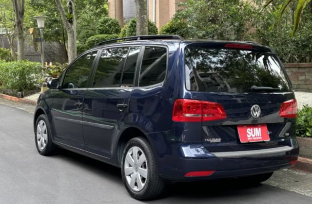Touran 1.6 TDI 七人座 全景 倒車顯影 自動大燈 胎壓  第2張相片