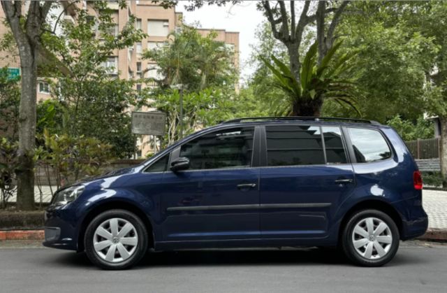 Touran 1.6 TDI 七人座 全景 倒車顯影 自動大燈 胎壓  第3張相片