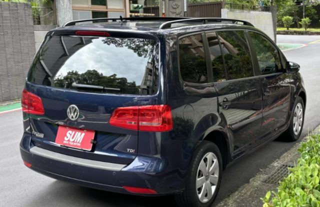 Touran 1.6 TDI 七人座 全景 倒車顯影 自動大燈 胎壓  第4張相片