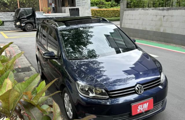 Touran 1.6 TDI 七人座 全景 倒車顯影 自動大燈 胎壓  第5張相片
