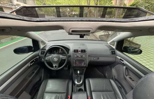 Touran 1.6 TDI 七人座 全景 倒車顯影 自動大燈 胎壓  第10張相片
