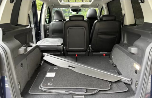 Touran 1.6 TDI 七人座 全景 倒車顯影 自動大燈 胎壓  第11張相片