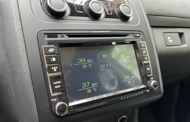 Touran 1.6 TDI 七人座 全景 倒車顯影 自動大燈 胎壓  第14張相片