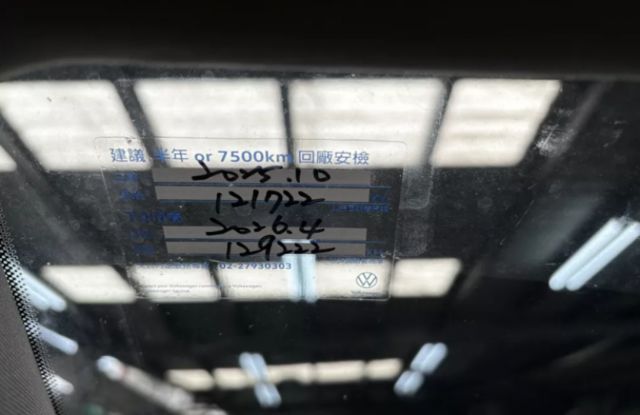 Touran 1.6 TDI 七人座 全景 倒車顯影 自動大燈 胎壓  第15張相片