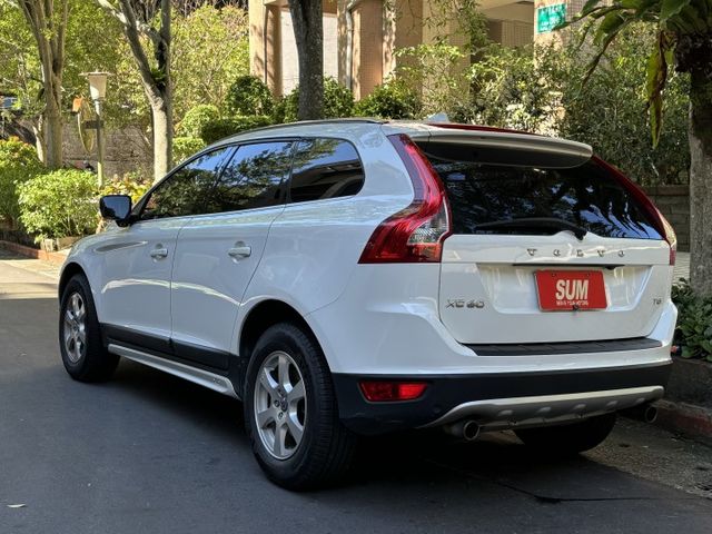 白色 T5 恆溫 盲點 後座出風口 兒童增高墊 電尾門 ABS 輪胎新  第3張相片