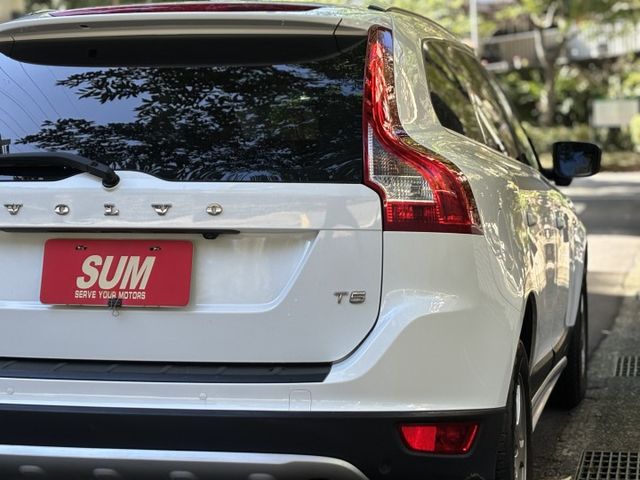 白色 T5 恆溫 盲點 後座出風口 兒童增高墊 電尾門 ABS 輪胎新  第4張相片